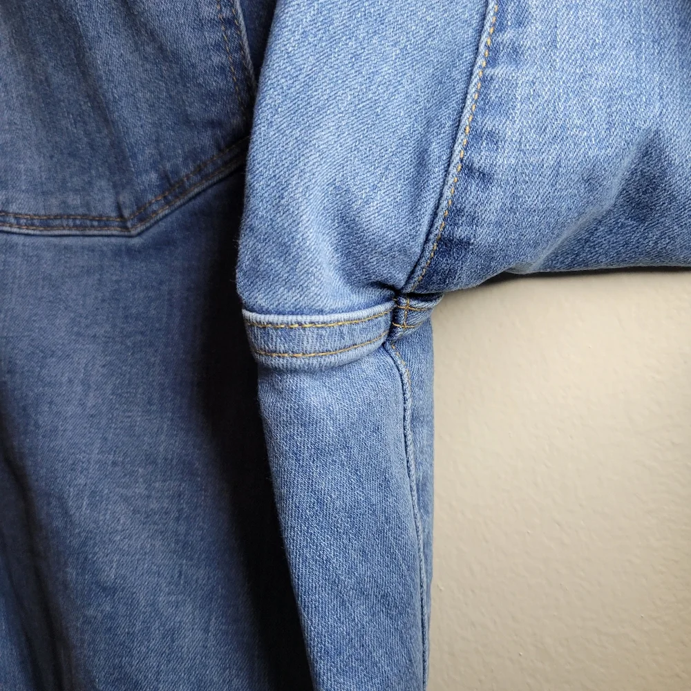 LL Bean classic straight leg light wash jean, 8